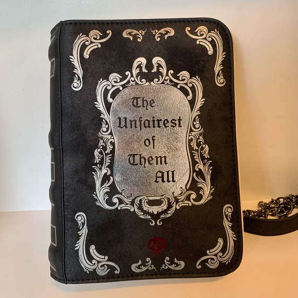 Rare Disney Snow White Evil Queen Book Purse - Picture 8 of 9